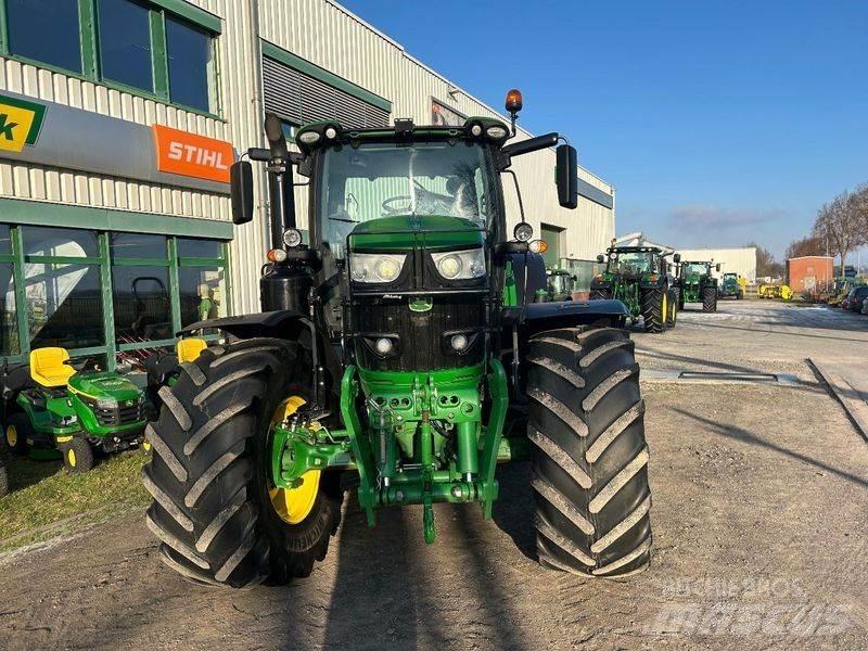 John Deere 6215R トラクター