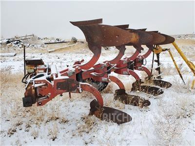 Case IH 145 コンベンショナルプラウ
