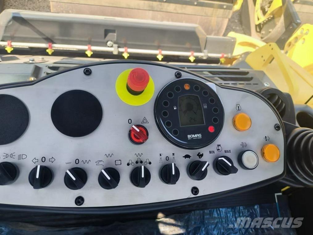 Bomag BW 203 AD-4 タンデムローラ