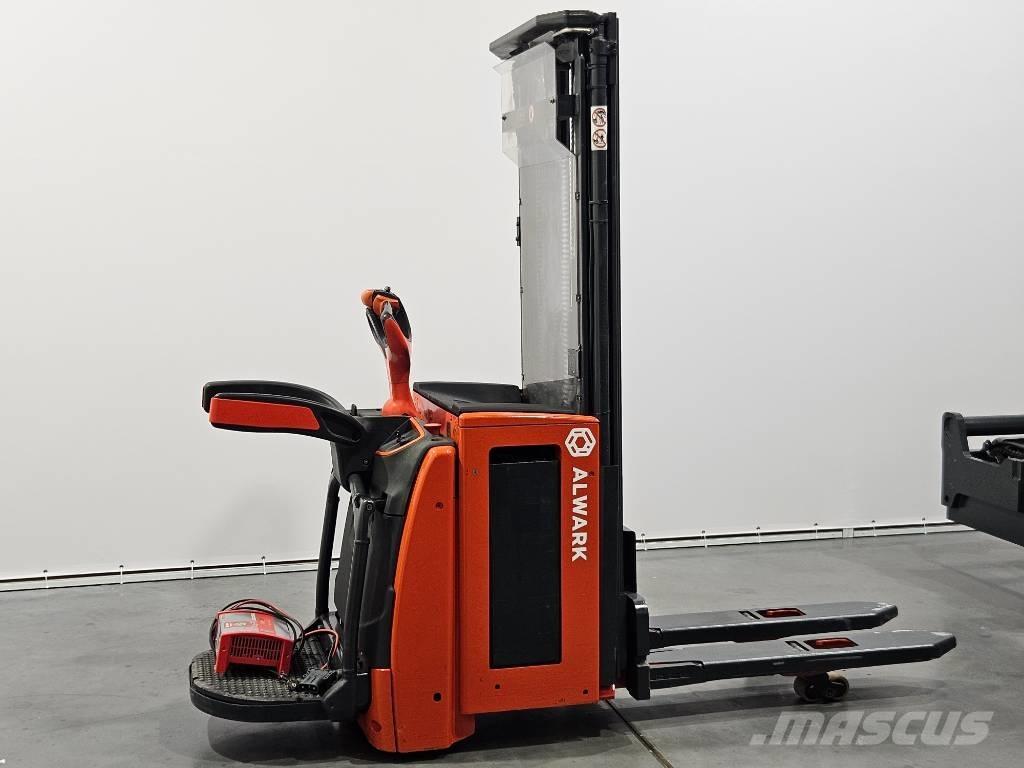 Linde L16AP 自走式スタッカー