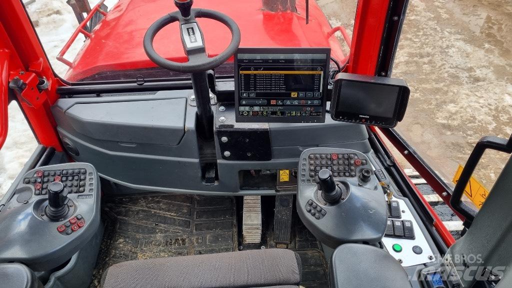 Komatsu 895 フォワーダー