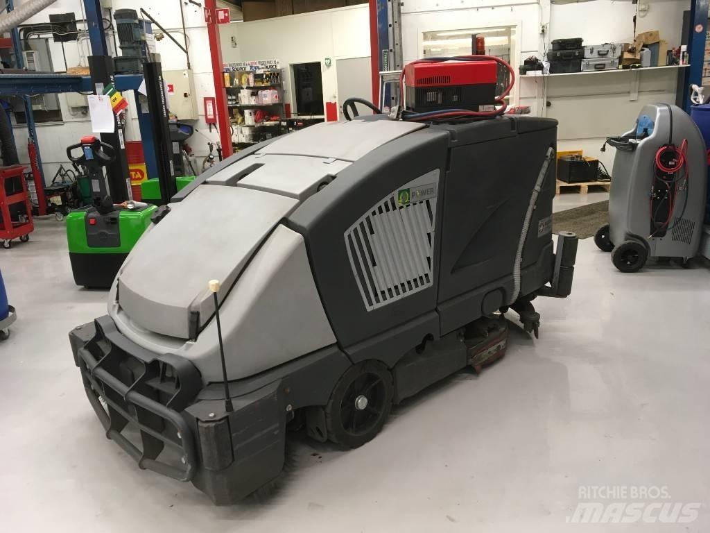 Nilfisk CS7000 スイーパー･スクラバー（コンビネーション床洗浄機）