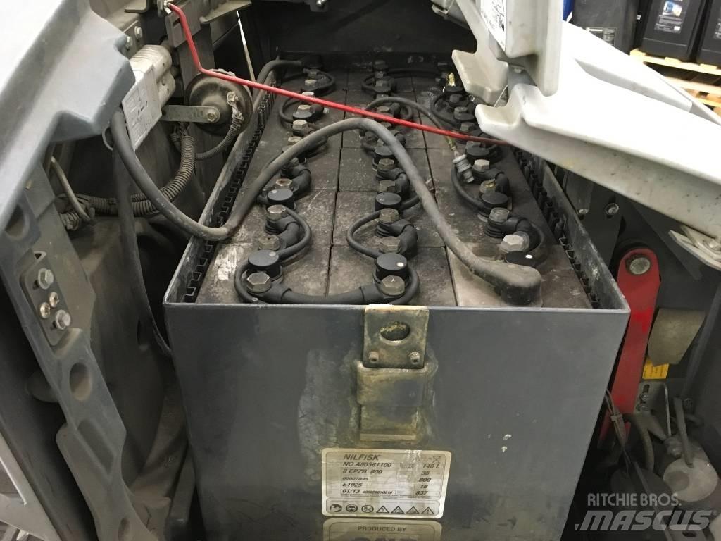Nilfisk CS7000 スイーパー･スクラバー（コンビネーション床洗浄機）