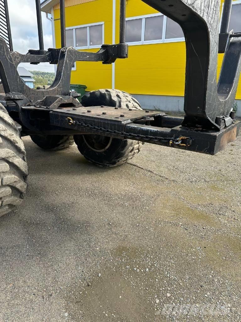 Komatsu 875 フォワーダー