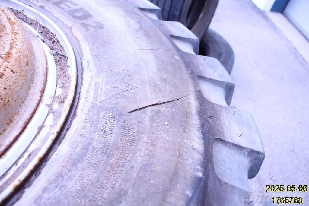 Michelin XMINED2 タイヤ、ホイル、リム