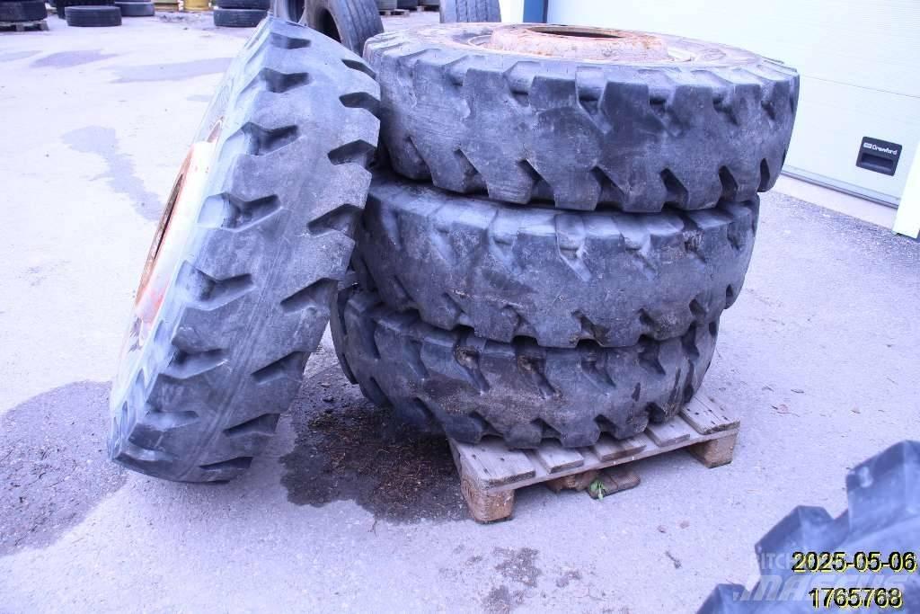 Michelin XMINED2 タイヤ、ホイル、リム