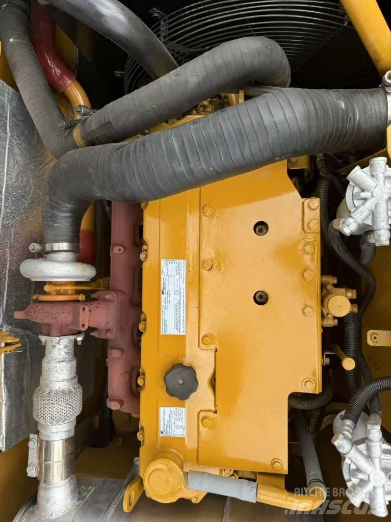 CAT 320D2L 中型油圧ショベル 7ｔ-12ｔ（ユンボ・パワーショベル・バックホー）