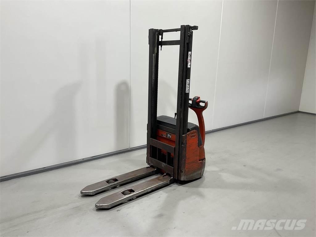 Linde L12 自走式スタッカー