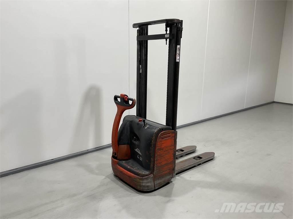 Linde L12 自走式スタッカー