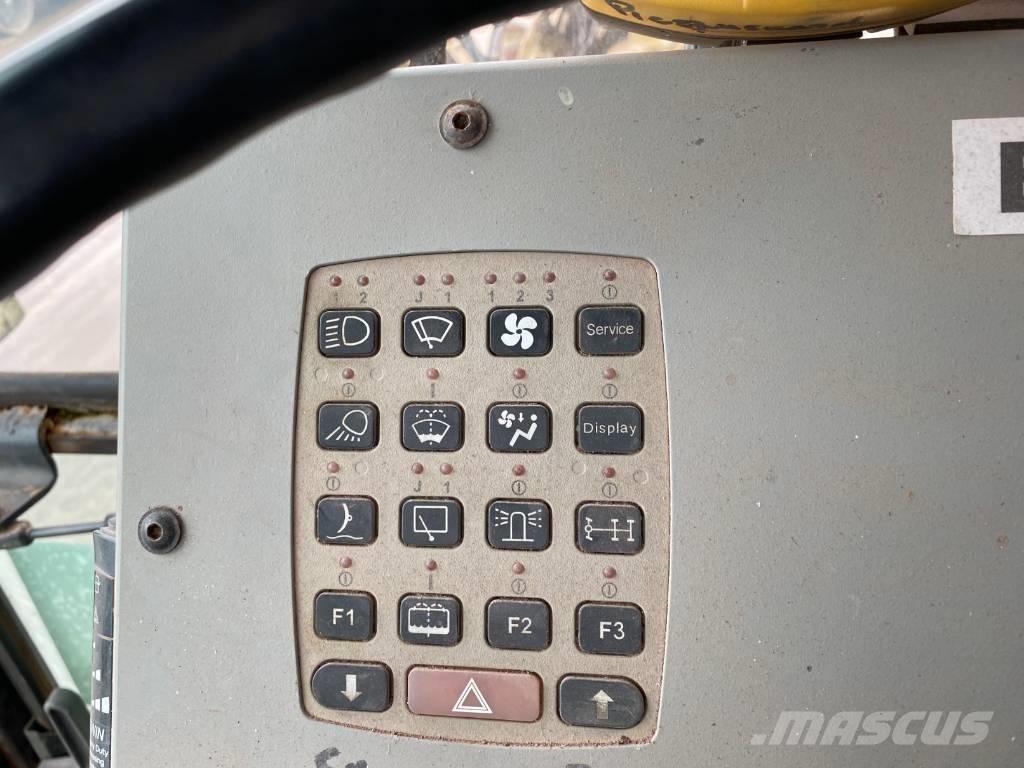 New Holland F156.6 モーターグレーダー