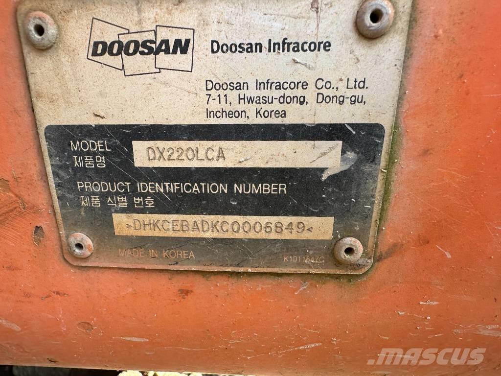 Doosan DX 220 LCA 大型油圧ショベル12t以上（パワーショベル・ユンボ）