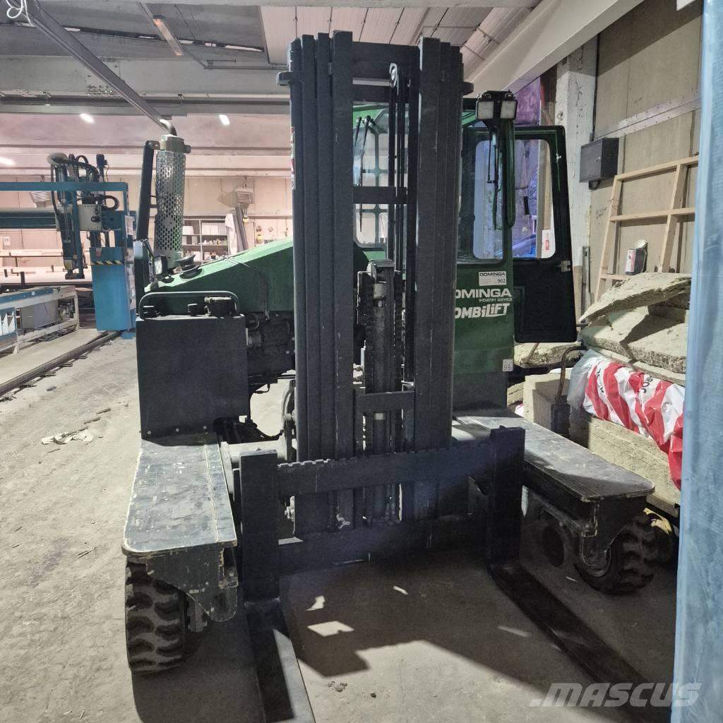 Combilift C 4000 全方向リーチ型フォークリフト