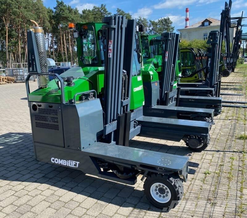 Combilift C 4000 全方向リーチ型フォークリフト