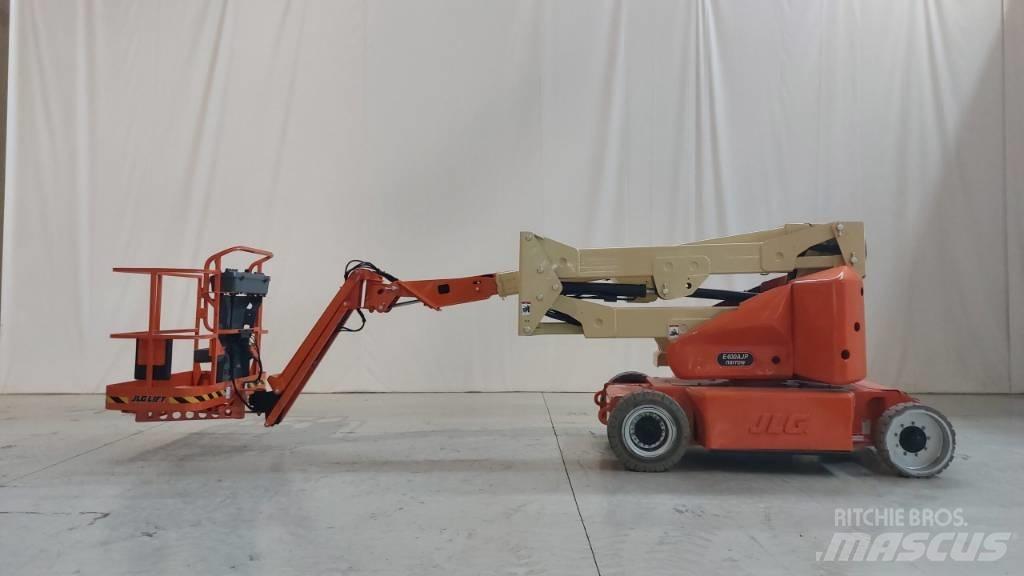 JLG E 400 AJPN ブームリフト　屈伸型