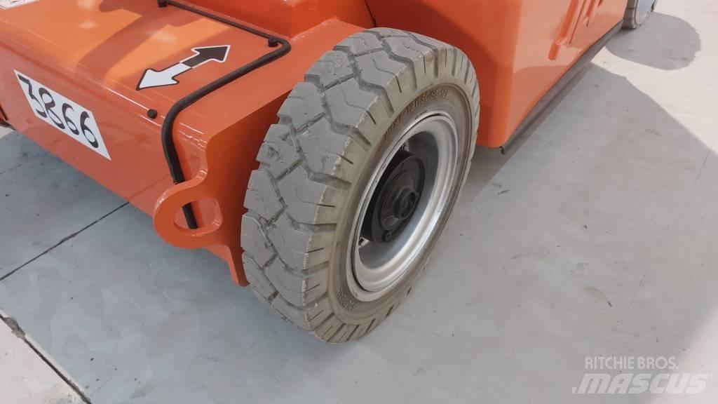 JLG E 400 AJPN ブームリフト　屈伸型