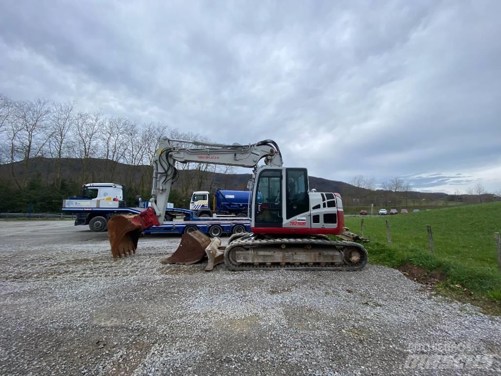 Takeuchi TB 2150 R 大型油圧ショベル12t以上（パワーショベル・ユンボ）
