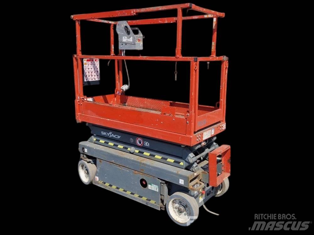 SkyJack SJ III 3215 シザースリフト