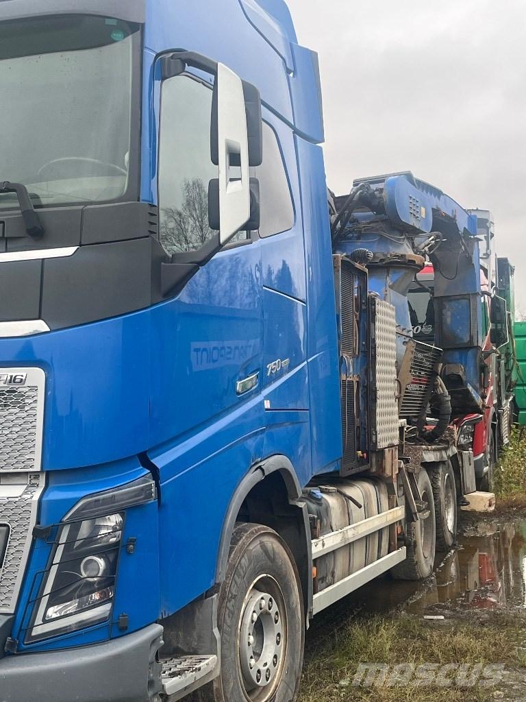 Volvo FH 750 ウッドスプリッターとカッター