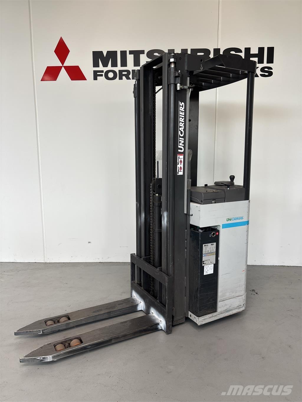 Atlet A160 自走式スタッカー