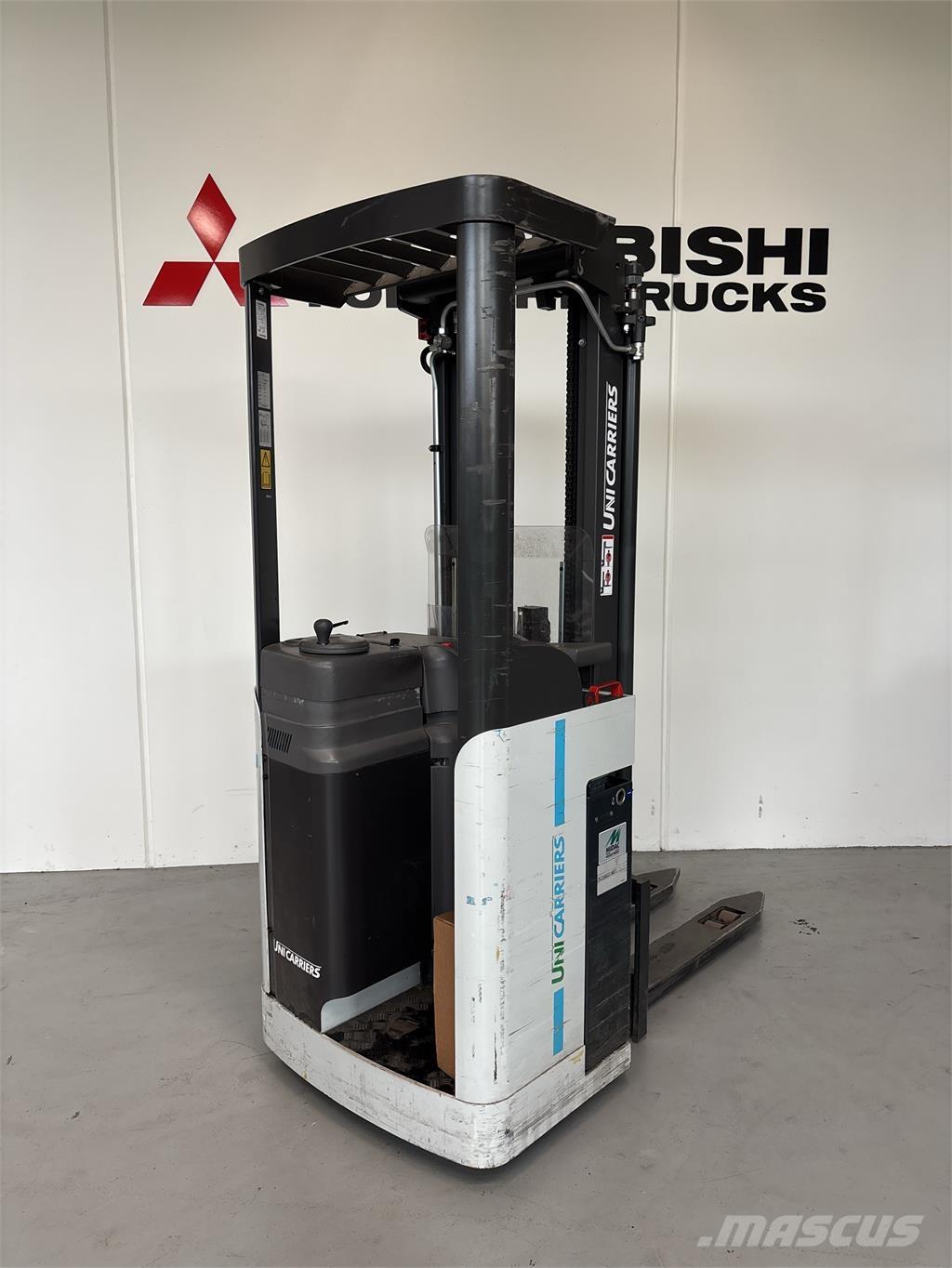 Atlet A160 自走式スタッカー