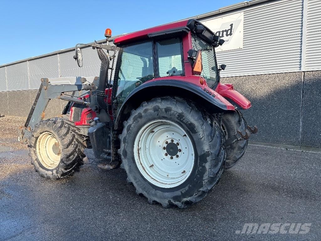 Valtra N 143 トラクター
