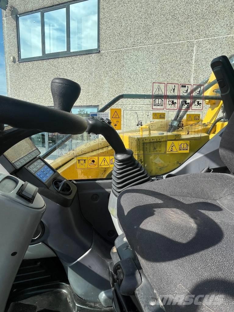 Komatsu PW98MR-10 ホイール式油圧ショベル（パワーショベル・ユンボ・バックホー）