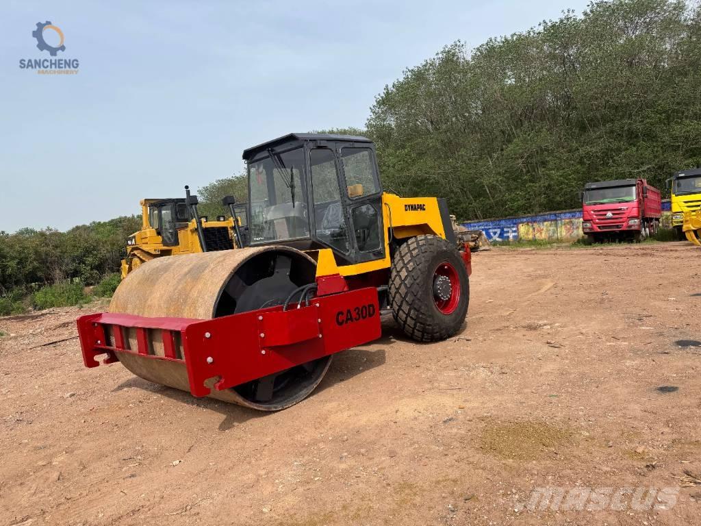 Dynapac CA 30 D 振動ローラ