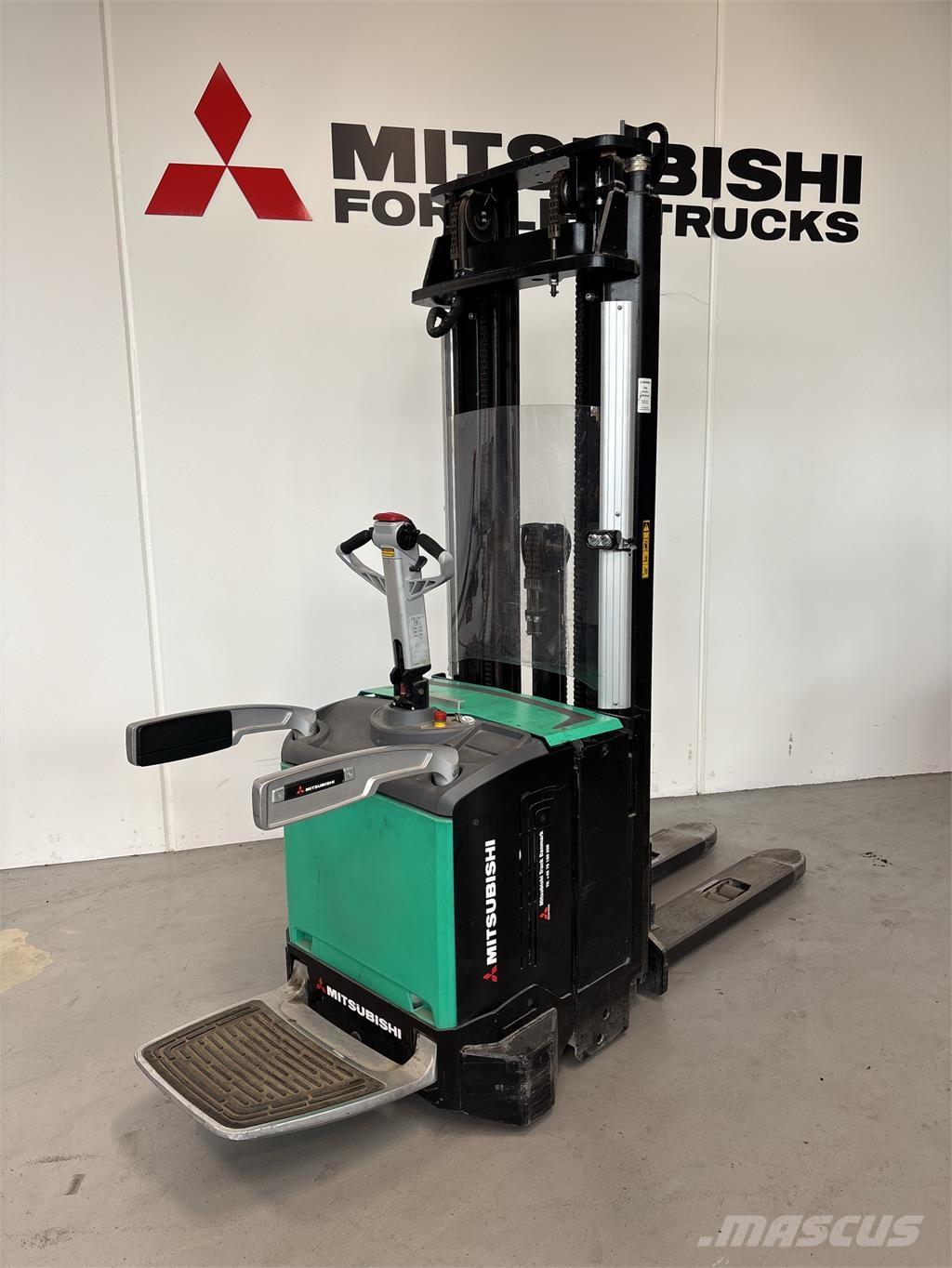 Mitsubishi SBV16N 自走式スタッカー