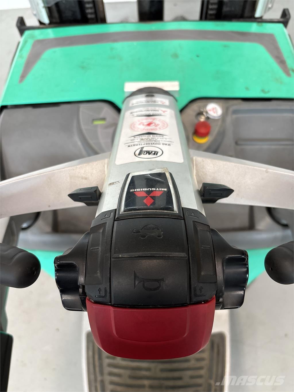 Mitsubishi SBV16N 自走式スタッカー