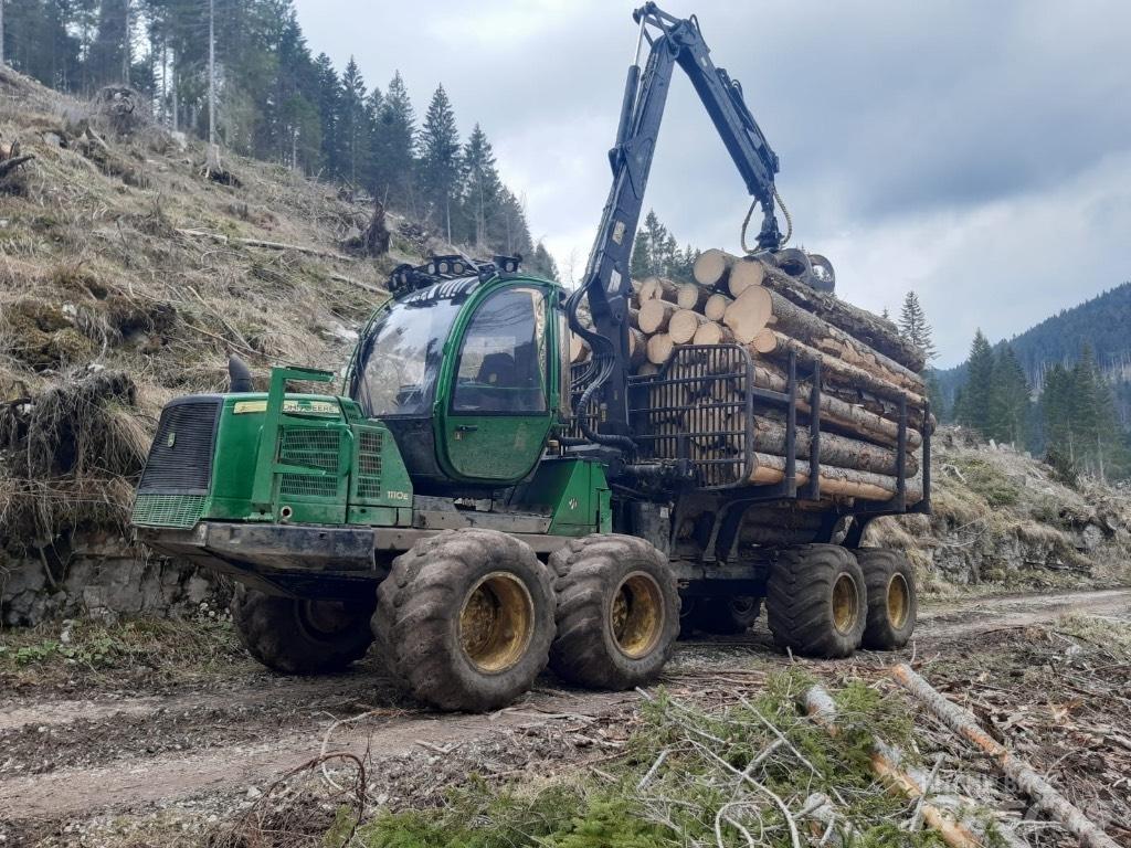 John Deere 1110 E フォワーダー