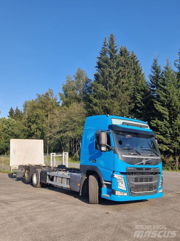 Volvo FM500 6X2*4 キャブ付きシャーシ