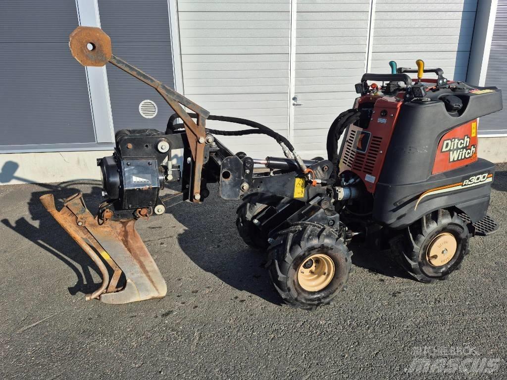 Ditch Witch R300 トレンチャー
