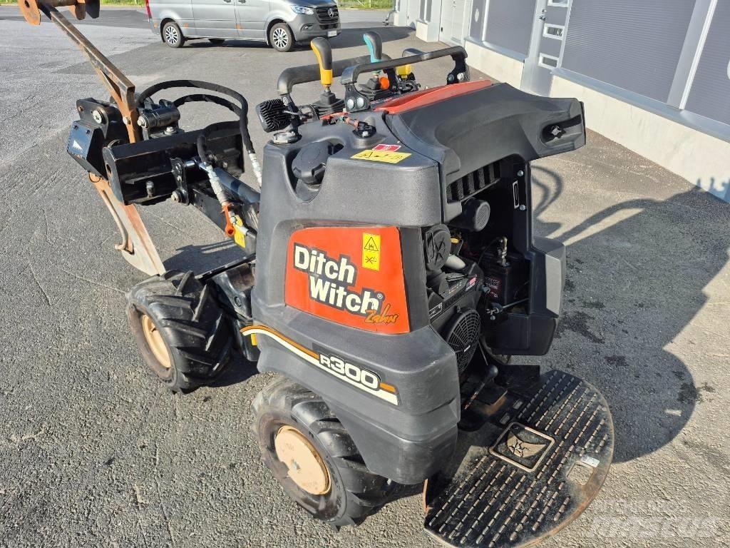 Ditch Witch R300 トレンチャー