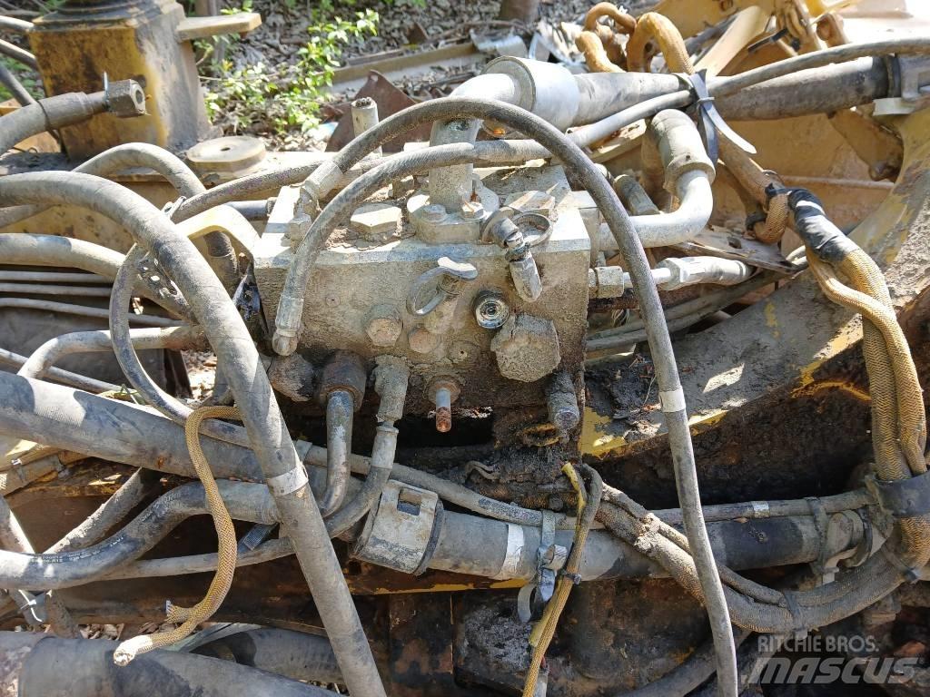 CAT 730 アーティキュレート式ダンプトラック