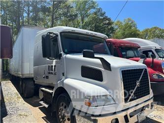 Volvo D11 ボックスボディー、ウイング、箱車