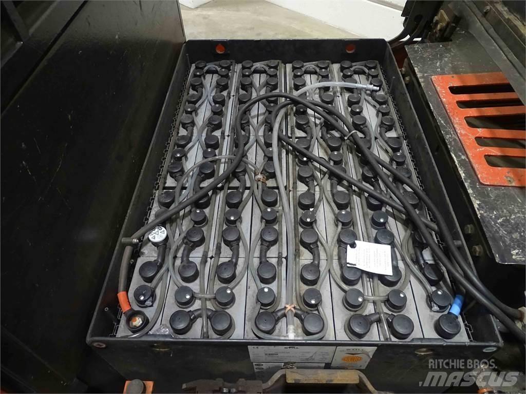 Linde P250 トーイングトラック