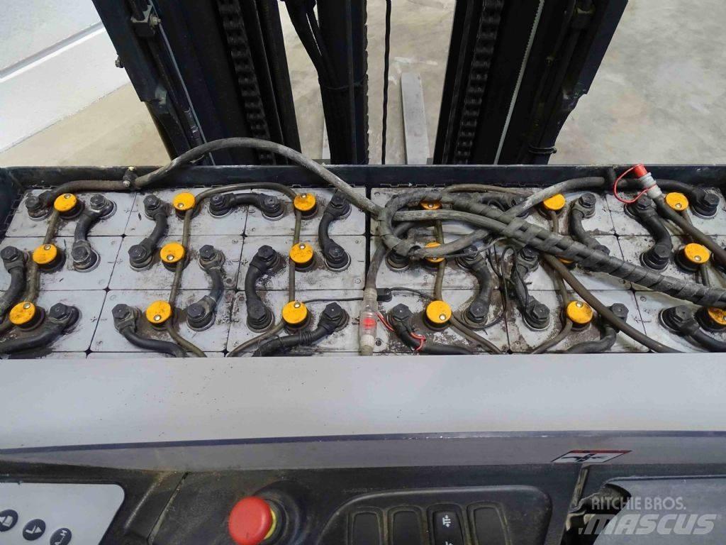 Still FM-X14 リーチフォークリフト