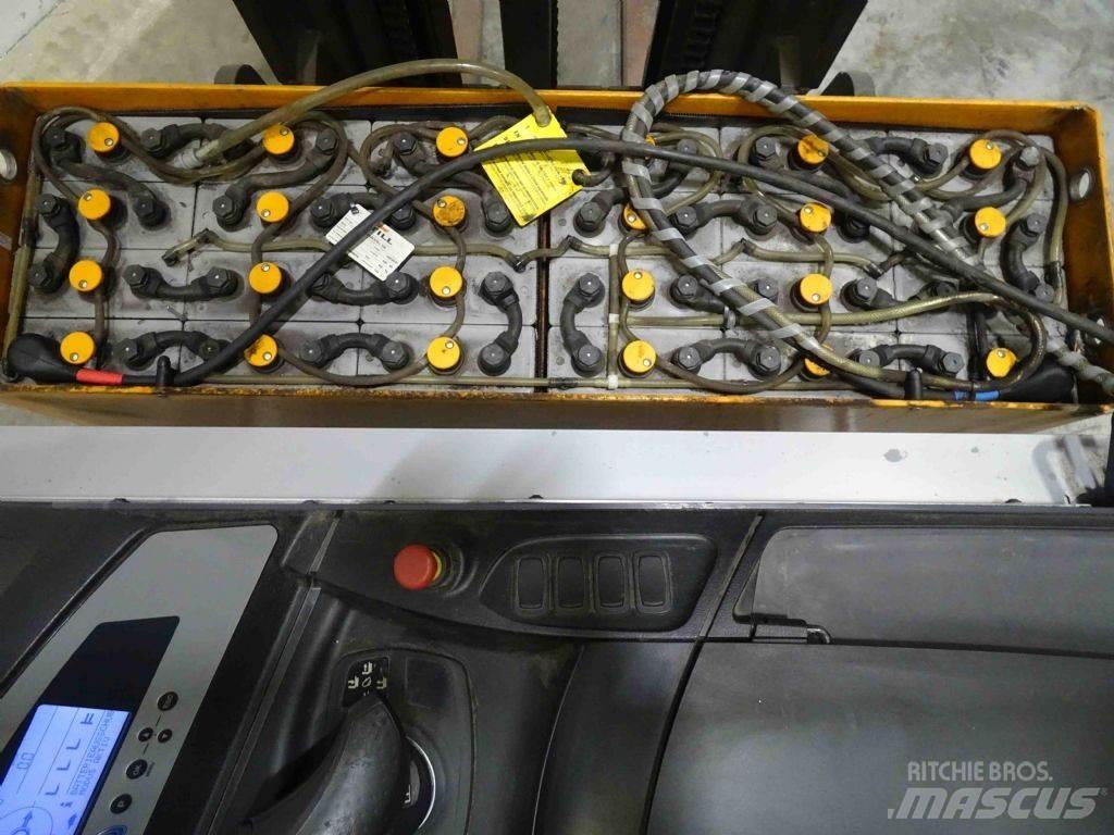 Still FM-X17 リーチフォークリフト