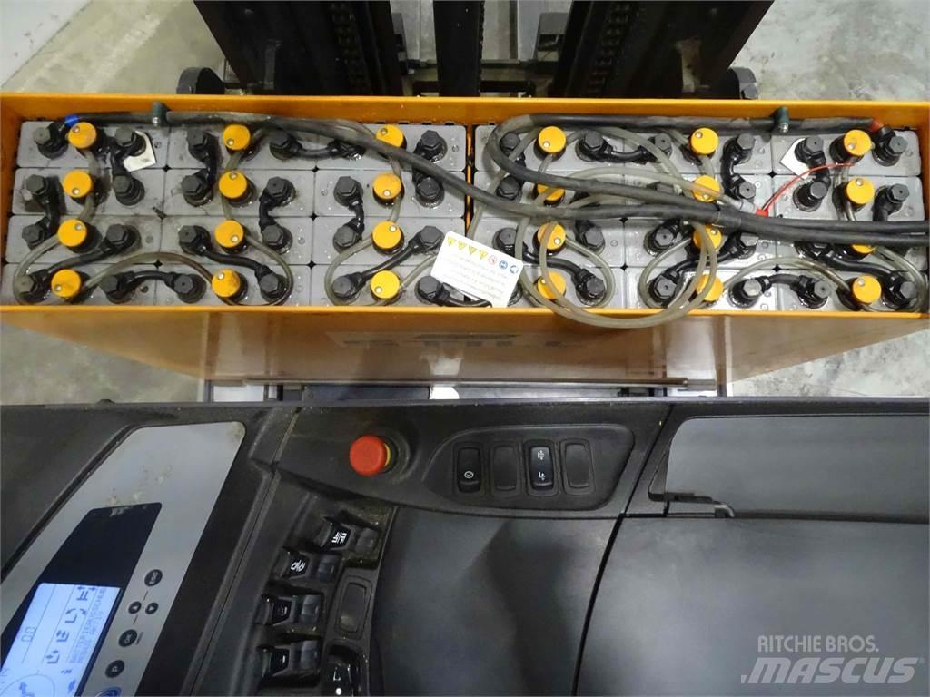Still FM-X17 リーチフォークリフト