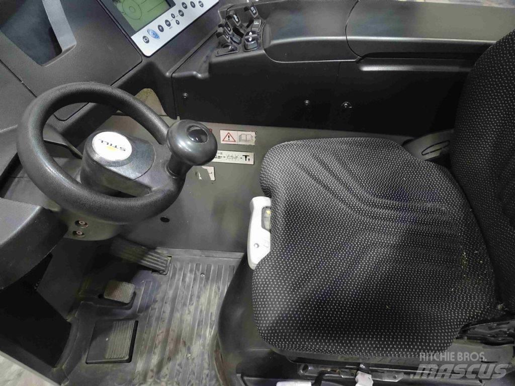 Still FM-X17 リーチフォークリフト