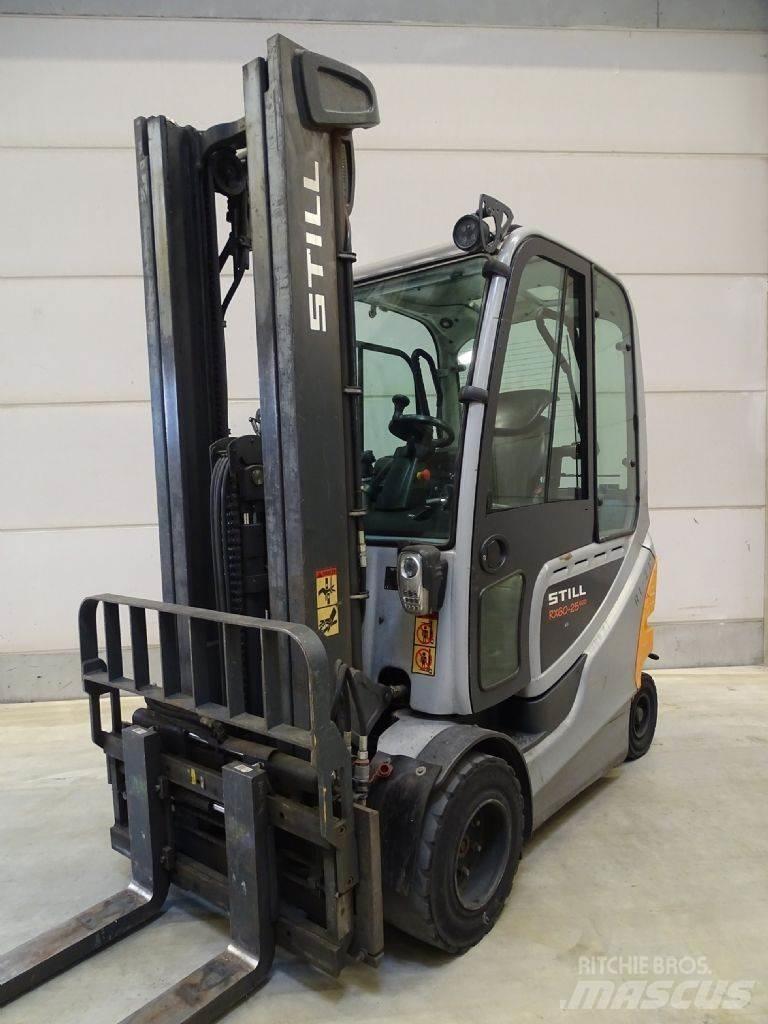 Still RX60-25/600 バッテリーフォークリフト