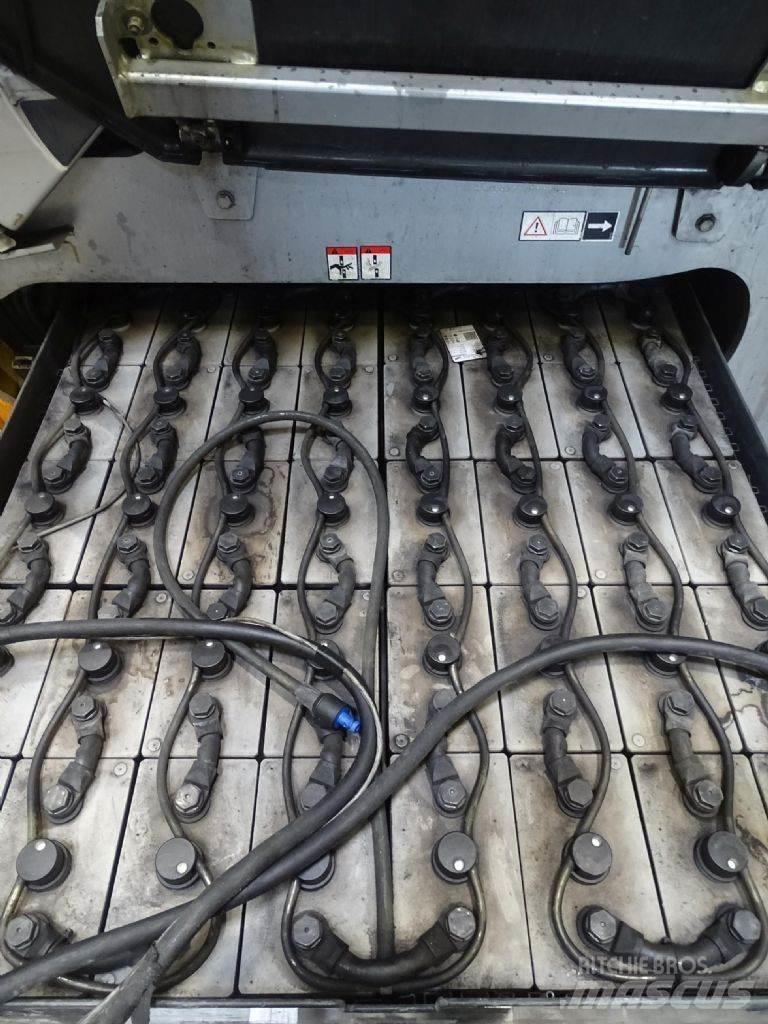 Still RX60-40 バッテリーフォークリフト