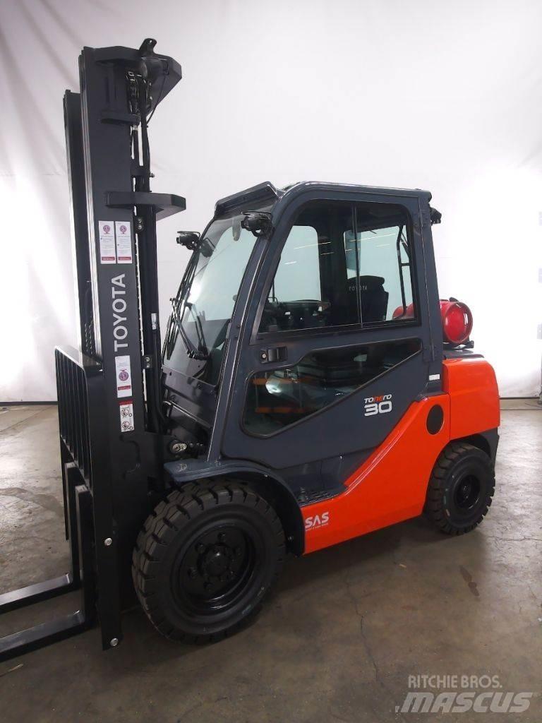 Toyota 02-8FGF30 LPGフォークリフト