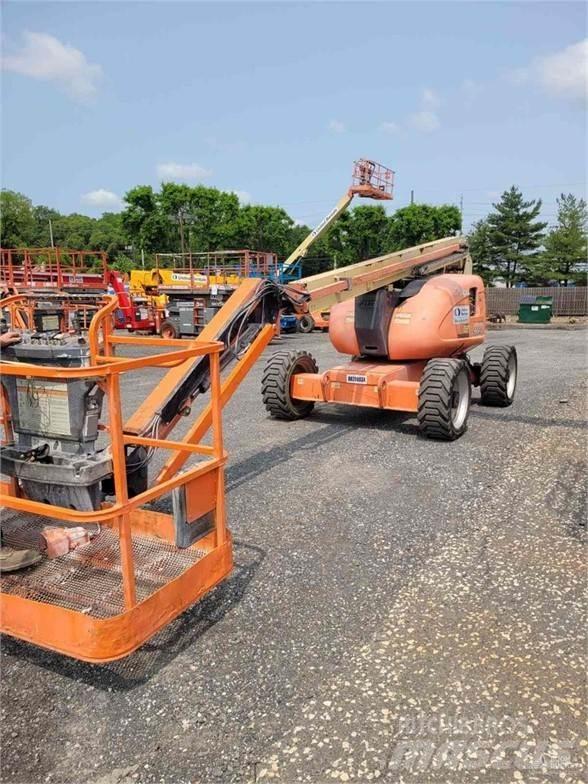 JLG 600AJ ブームリフト　屈伸型