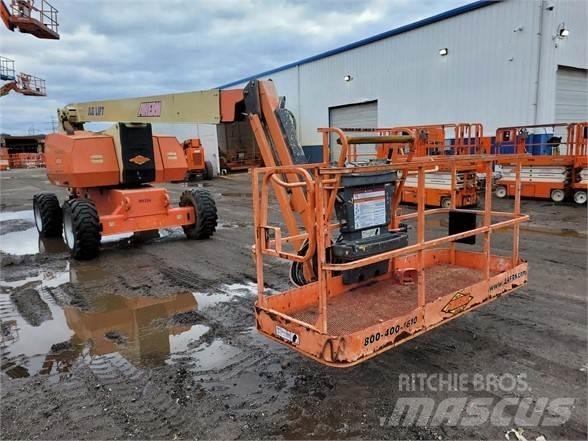 JLG 800AJ ブームリフト　屈伸型