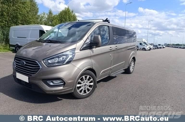 Ford Tourneo Custom マイクロバス