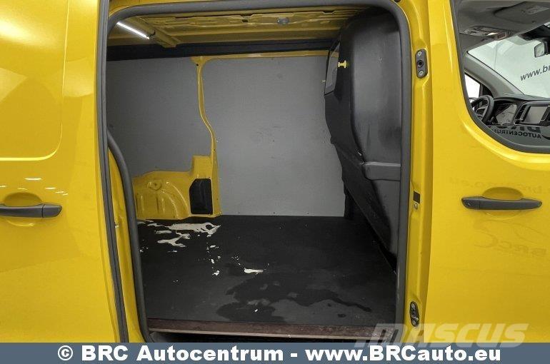 Opel Vivaro ボックストラック