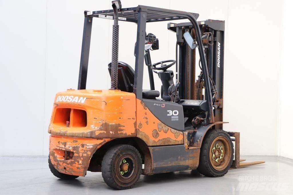 Doosan D30S-5 ディーゼル・軽油