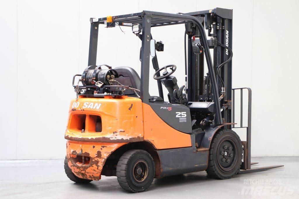 Doosan G25E-5 LPGフォークリフト