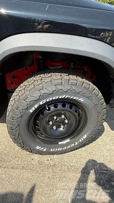  Ineos Grenadier ユーティリティーツールキャリア